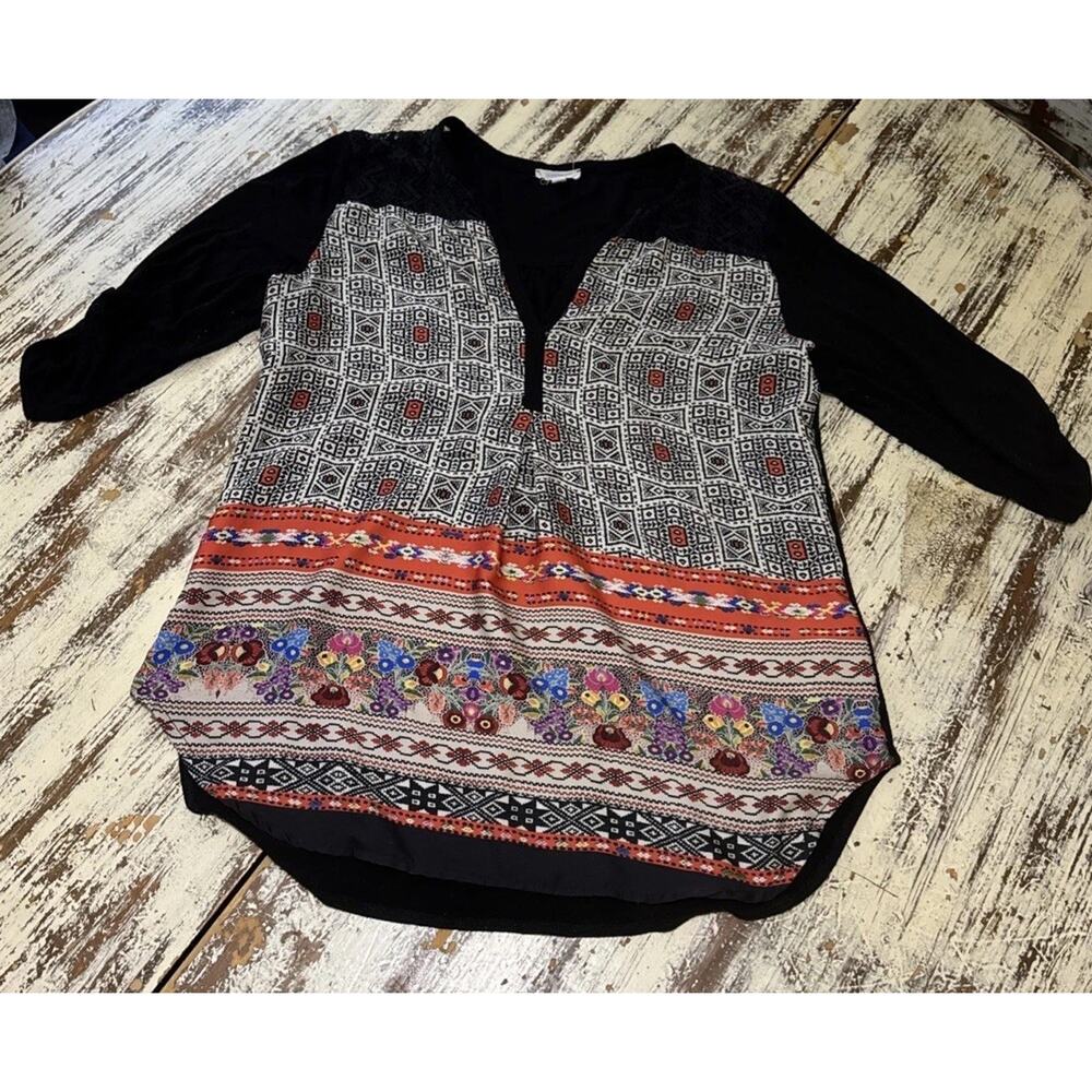 Weston V Neck Lace On Shoulder Medium Shirt Geometric Pattern Roll Tab Sleeve M
